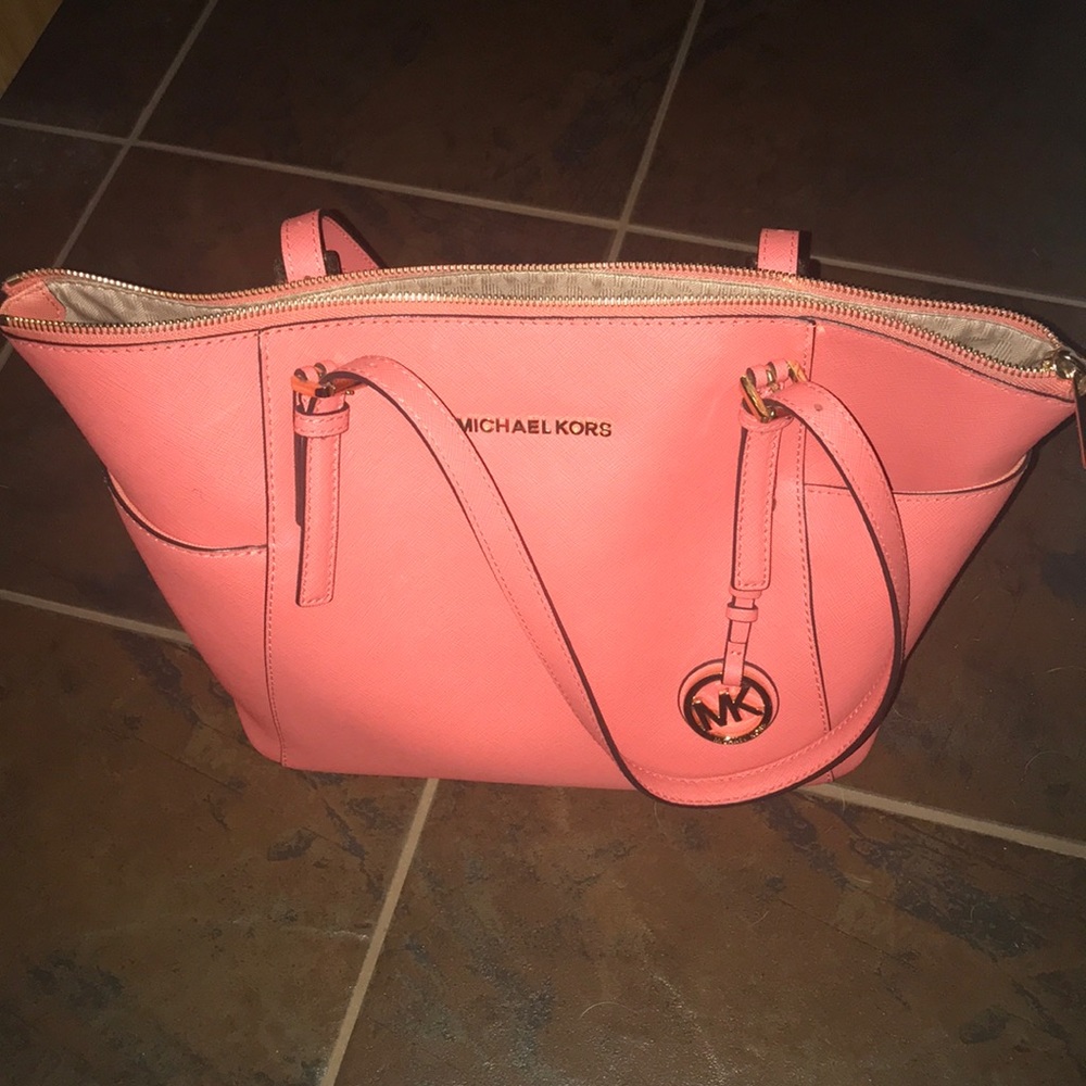 💯 authentic Michael Kors shoulder bag